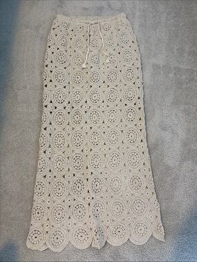 Solitaire L beige crocheted skirt